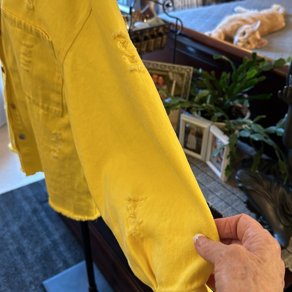 NWT Yellow DistressedJean Jacket with High/Low Length - Picture 6 of 11